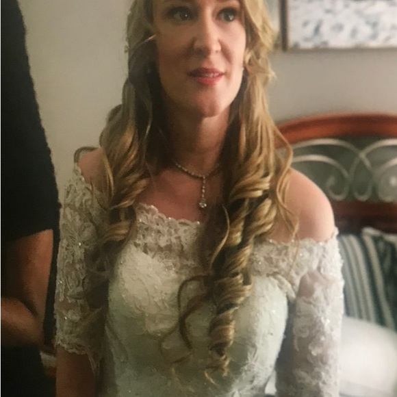 Wedding Dress! Great condition! easy used- Size 8. - Picture 3 of 10